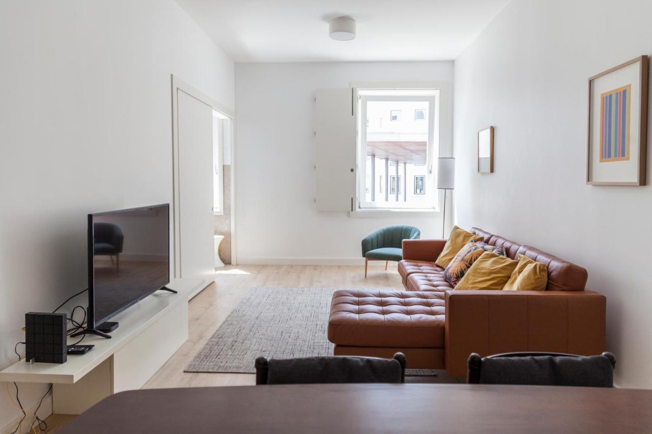 Classy 2Bdr Apartment In Downtown By Lovelystay Lisboa Extérieur photo