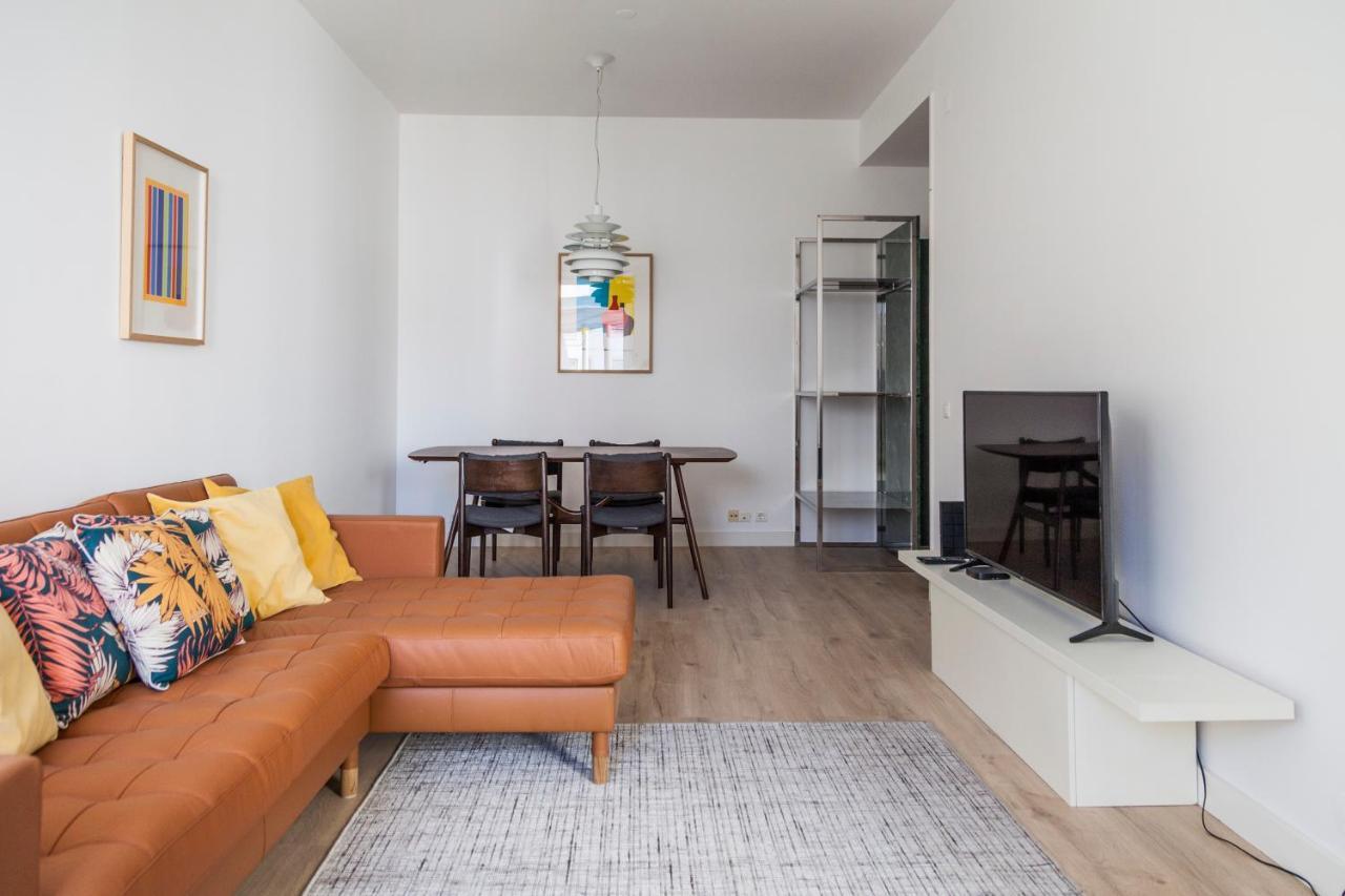 Classy 2Bdr Apartment In Downtown By Lovelystay Lisboa Extérieur photo
