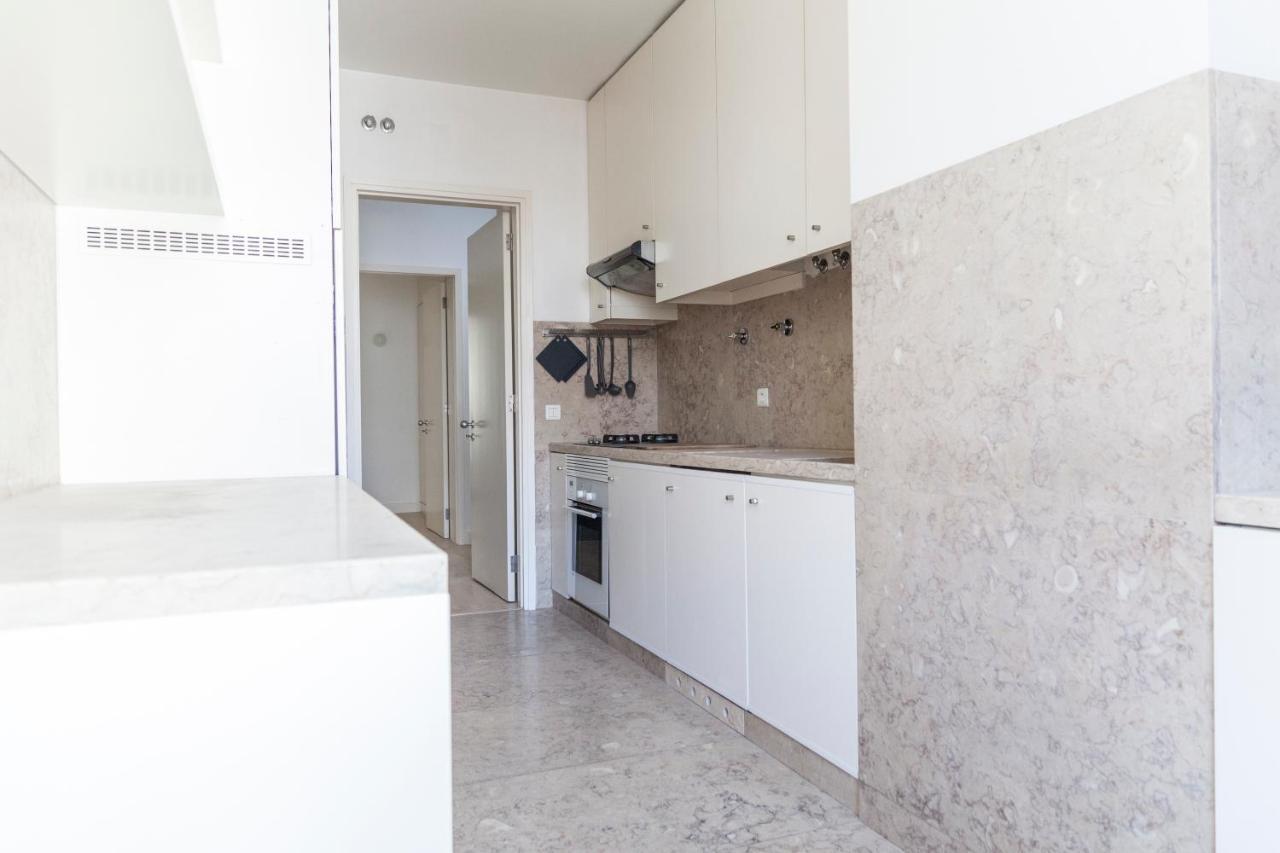 Classy 2Bdr Apartment In Downtown By Lovelystay Lisboa Extérieur photo